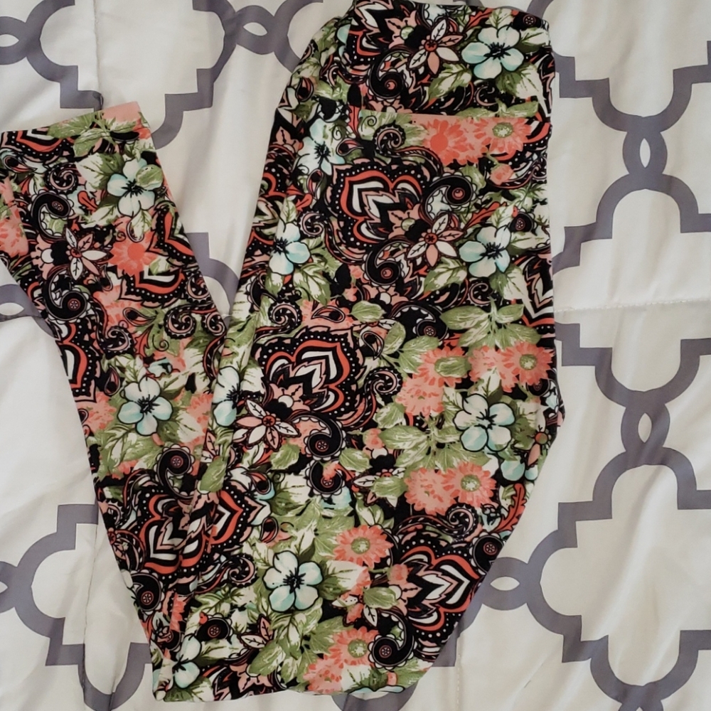Lularoe Floral Boho Paisley Leggings OS